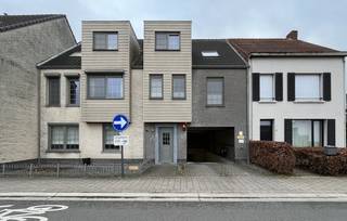 Place de parking souterraine et stockage à vendre dans le centre de Rijkevorsel. Le parking souterrain est accessible par une rue secondaire...