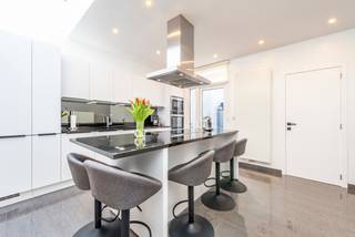 Op een steenworp van het natuurreservaat Bourgoyen-Ossemeersen bevindt zich deze instapklare en energiezuinige woning. De woning werd in 2015...