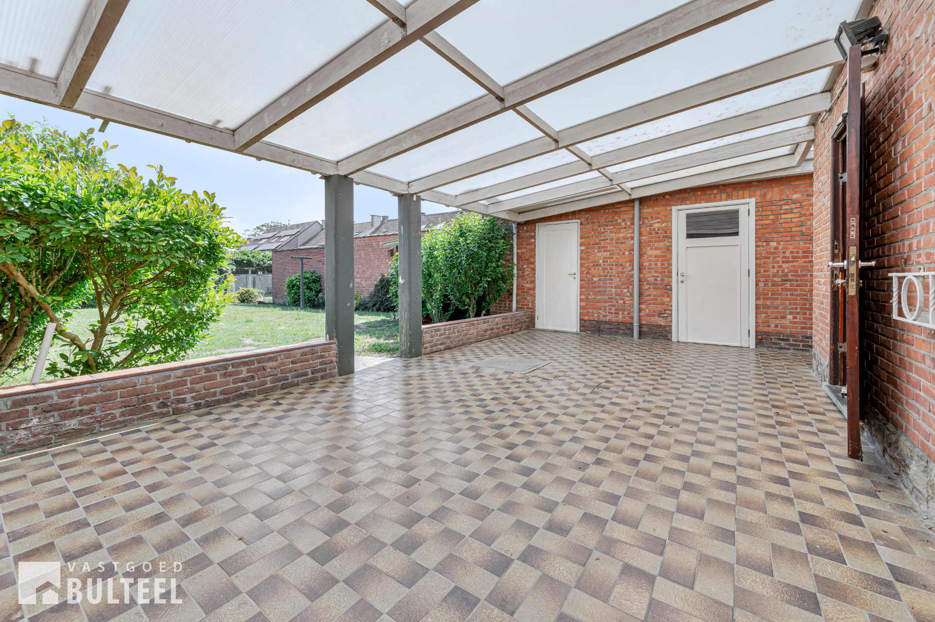 Te renoveren woning op toplocatie in Belsele! - foto 4
