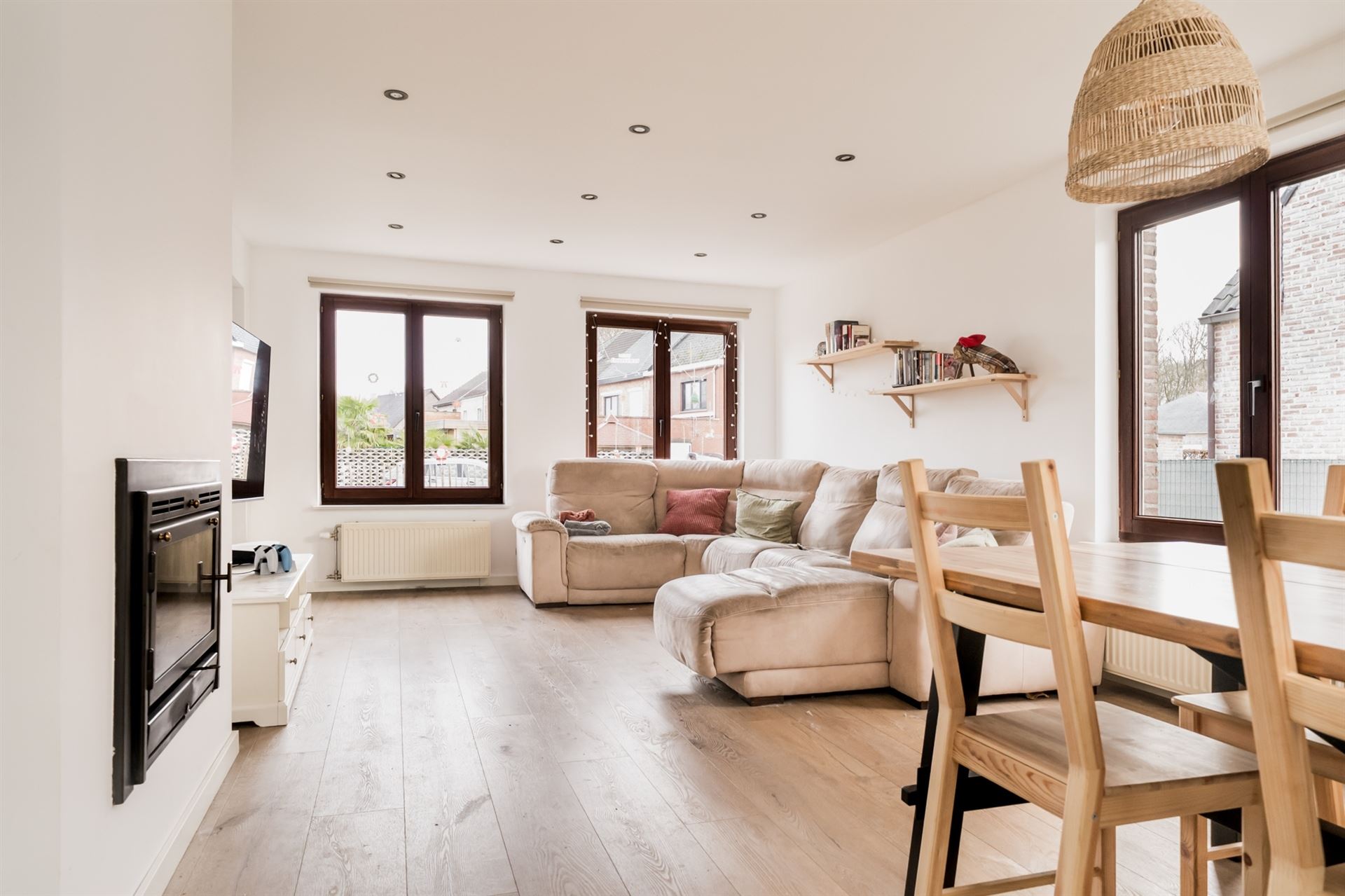 Ruime gerenoveerde open bebouwing op een toplocatie - foto 5