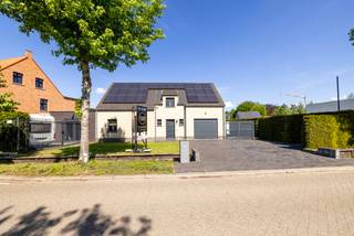 Instapklare, rustig gelegen woning op mooi perceel van 862 m²! Deze zeer goed onderhouden woning is degelijk gebouwd in 2009 en steeds...