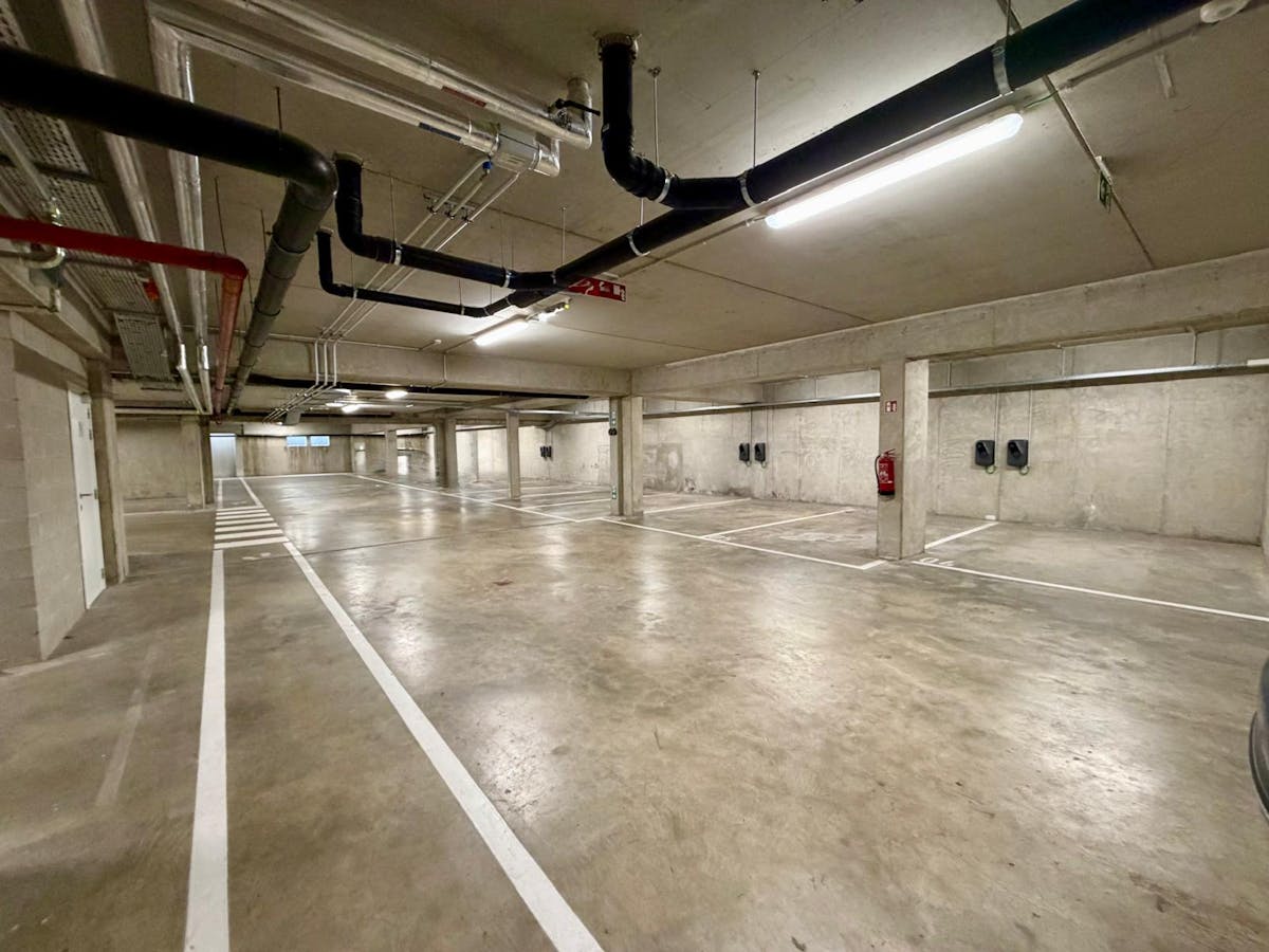 TE HUUR: Ondergrondse autostaanplaats in Hasselt centrum - foto 4