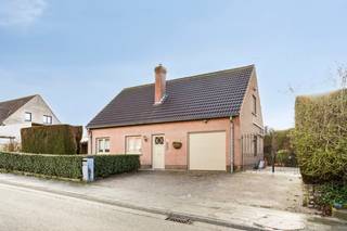 immo DAVID stelt voor: instapklare 4-gevelwoning op topligging!Ontdek samen met ons deze ruime en lichtrijke open bebouwing, ideaal gelegen in een...