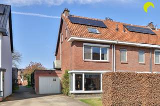 <p><span>Viewing day  on Saturday 25/04/26 from 09:30 am!  Viewing by appointment only! You can make an offer until Tuesday 28/04/2026 - 18h00!   Registration possible on 03 449 42 41 or <span>hallo@habicom.be</span></span></p><p><span>In the coveted 'flower district', in the center of Hove, we offer you this renovated and semi-detached family home (168m²) with 4 bedrooms. The house is located on a southwest facing plot of 297m².</span></p><p><span>In the immediate vicinity you will find schools, public transport, stores, connecting roads and so on. In short, everything you could wish for!</span></p><p><span>The house itself dates from 1956 and was thoroughly renovated after 2011.</span></p><p><span> </span></p><p><span>The house has double glazing throughout with PVC and aluminum joinery. The central heating runs on gas (Junkers) and the electricity conforms to the regulations of the AREI. The property was categorized as asbestos safe after inspection. The roof is also already equipped with some insulation. Also, 8 solar panels were installed in combination with a battery.</span></p><p><span> </span></p><p><span>Layout:</span></p><p><span> </span></p><p><span>We enter the house in the entrance hall. Here is ample space checkroom and a separate guest toilet.</span></p><p><span>On the right side of the house we find a pleasant living space on fitted carpet. To the rear, an extension was built where the kitchen is currently installed.</span></p><p><span>From the kitchen you overlook the cozy garden. There is also access from the kitchen to the large garage with automatic gate and to a practical storage room where there is also connection for washing machines.</span></p><p><span> </span></p><p><span>On the second floor we find two spacious bedrooms and a third children's room/office.</span></p><p><span>There is also a bathroom with bathtub. This deserves to be refurbished.</span></p><p><span> </span></p><p><span>In the entrance hall, there is also access to the spacious and dry cellar.</span></p><p><span> </span></p><p><span>The viewing will take place on 31/01/26. The advertised price is a guide price. Anyone can make an offer until Tuesday 03/02/26 18h00 at the latest.</span></p><p><span> </span></p><p><span>I would like to sum up for you the assets of this HOB to renovate with lots of potential:</span></p><p><span> </span></p><ul><li><span>Very quiet location in the vicinity of  stores, schools, connecting roads, public transport, ...</span></li></ul><ul><li><span>Semi-detached building with driveway and large garage</span></li></ul><ul><li><span>Landscaped garden with excellent orientation</span></li><li><span>Expansion possibilities</span></li><li><span>Very well maintained house with great potential</span></li></ul><p><span> </span></p><p><span>EPC: 864kWh/m² (F-label) Renovation obligation applies</span></p><p><span>G-score (building score): B</span></p><p><span>P-score (plot score): B</span></p><p><span> </span></p><p><span>For a site visit please contact us on 03 449 42 41 or email us at <span>hallo@habicom.be</span></span></p><p><span> Do you want to know the value of your property? Contact our habicom expert in your area.</span></p><p><span> </span></p>