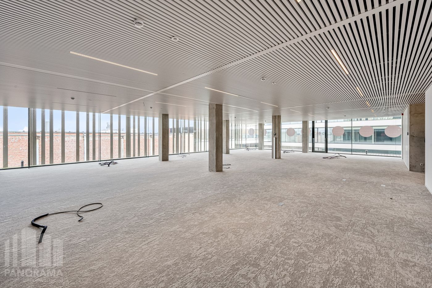309 m² HIGH-END KANTOREN OP TOPLOCATIE LANGS DE E40 TE OOSTKAMP - photo 4