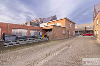 Ruime woning met achterbouw in centrum Herenthout!Hebt u interesse in een ruime woning met een polyvalent bijgebouw in hartje van het centrum van...