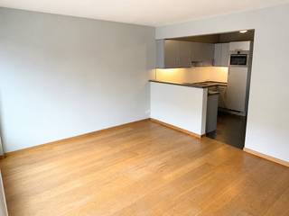 Modern appartement met 2 slaapkamers met zijdelings zeezicht. Gelegen in een jonge Residentie op 150m van het Epernayplein nabij winkels en openbaar vervoer. <br /><br />Indeling:<br />- ruime living met moderne open keuken en toegang tot terras<br />- 2 slaapkamers<br />- moderne badkamer met douchecabine en lavabomeubel<br />- apart gastentoilet<br />- berging  <br /><br />Er is tevens een privatieve kelderberging.<br /><br />Pluspunten:<br />- jonge residentie<br />- op 150m van het Epernayplein en in de omgeving van winkels en openbaar vervoer<br />- dicht bij de zee<br />- privatieve kelderberging<br /><br />Algemene onkosten: € 85,00/maand <br /><br />Beschikbaar vanaf 01/09/2026. <br /><br />Ben je geïnteresseerd in dit pand te huur in Middelkerke? Ga naar de website www.dewaele.com, klik op het pand dat je wenst te huren. Via de rode knop "vraag je bezoek aan" vragen we u kort een profiel in te vullen. Daarna nemen we contact op voor een bezoek. Telefonisch kunnen er geen afspraken gemaakt worden.