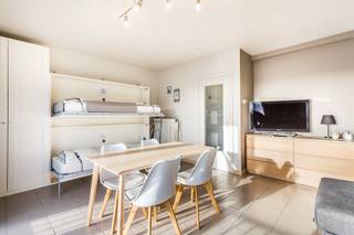 INSTAPKLARE studio met zuidgerichte leefruimte en panoramisch zicht op het pittoreske Koksijde.Dit knusse pand is gelegen op de 6de verdieping van...