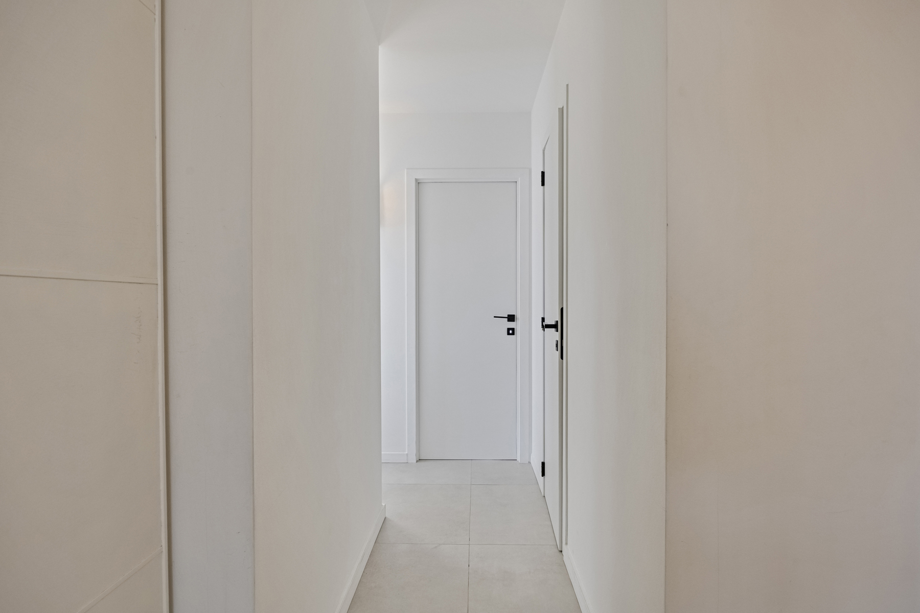 Gerenoveerd 3-slaapkamer appartement - foto 4