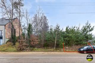 Deze bouwgrond voor een halfopen bebouwing bevindt zich aan de Oostereindestraat in Lummen, op een strategische locatie met vlotte verbindingen...