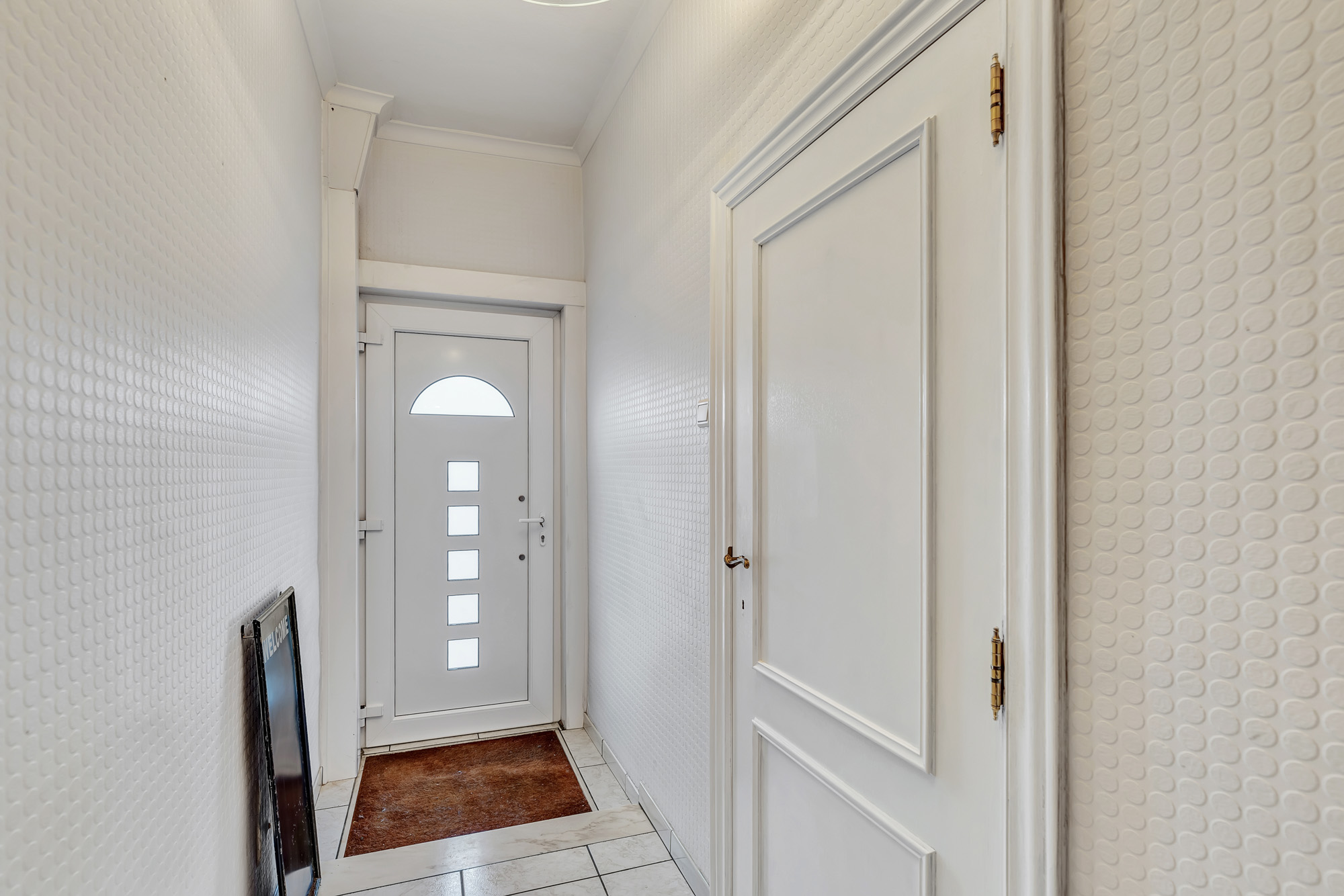 Strategisch gelegen, instapklare woning met veel potentieel - foto 2