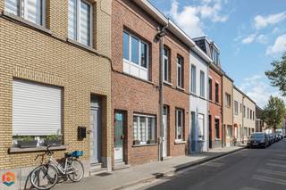 Op een uitstekende locatie te Mechelen bevindt zich deze instapklare woning met 3 slaapkamers, tuin en aangrenzende garagebox. U bevindt zich hier...