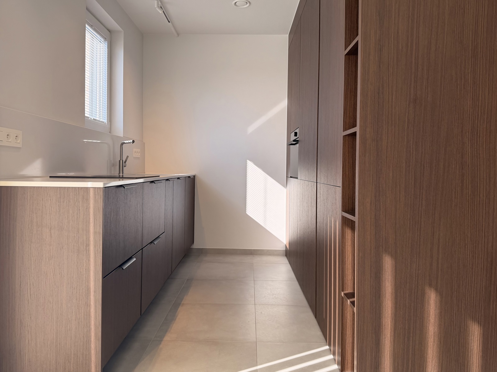 Nieuwbouw appartement met zonnig terras en parkeerplaats - foto 4