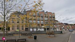 <p><span>Instapklare studio met parkeerplaats binnen de ring van Leuven</span></p><p><span> </span></p><p><span>Ben je op zoek naar studio, ideaal als investering of voor studerende kinderen, in het hart van Leuven? Dan is dit pand in de aangename residentie "Kapucijnerhof" zeker een bezoek waard.</span></p><p><span> </span></p><p><span>De studio heeft een aparte inkomhal. De woonruimte is voorzien van een kitchenette en beschikt over een aangenaam terras met zicht op groen. De badkamer is voorzien van een wastafel, toilet en douche.</span></p><p><span> </span></p><p><span>De gemeenschappelijke fietsenstalling bevindt zich in de kelder van het gebouw. Daarnaast beschik je over een private parkeerplaats.</span></p><p><span> </span></p><p><span>De woonunit en parkeerplaats zijn momenteel verhuurd. Een interessante opportuniteit voor wie op zoek is naar een zorgeloze investering.</span></p><p><span> </span></p><p><span>Wil je wonen of investeren in het centrum van Leuven, met alle voorzieningen binnen handbereik? Contacteer ons dan vandaag voor een bezoek!</span></p><p><span> </span></p><p><span>015 20 36 00 - <span>info@domoxim.be</span></span></p><p><span> </span></p><p><span>domoXim. Waar dromen thuis komen!</span></p><p><span> </span></p><p><span>Ook de waarde van je </span><span>eigen woning</span><span> kennen? Wij geven je graag advies!</span></p>