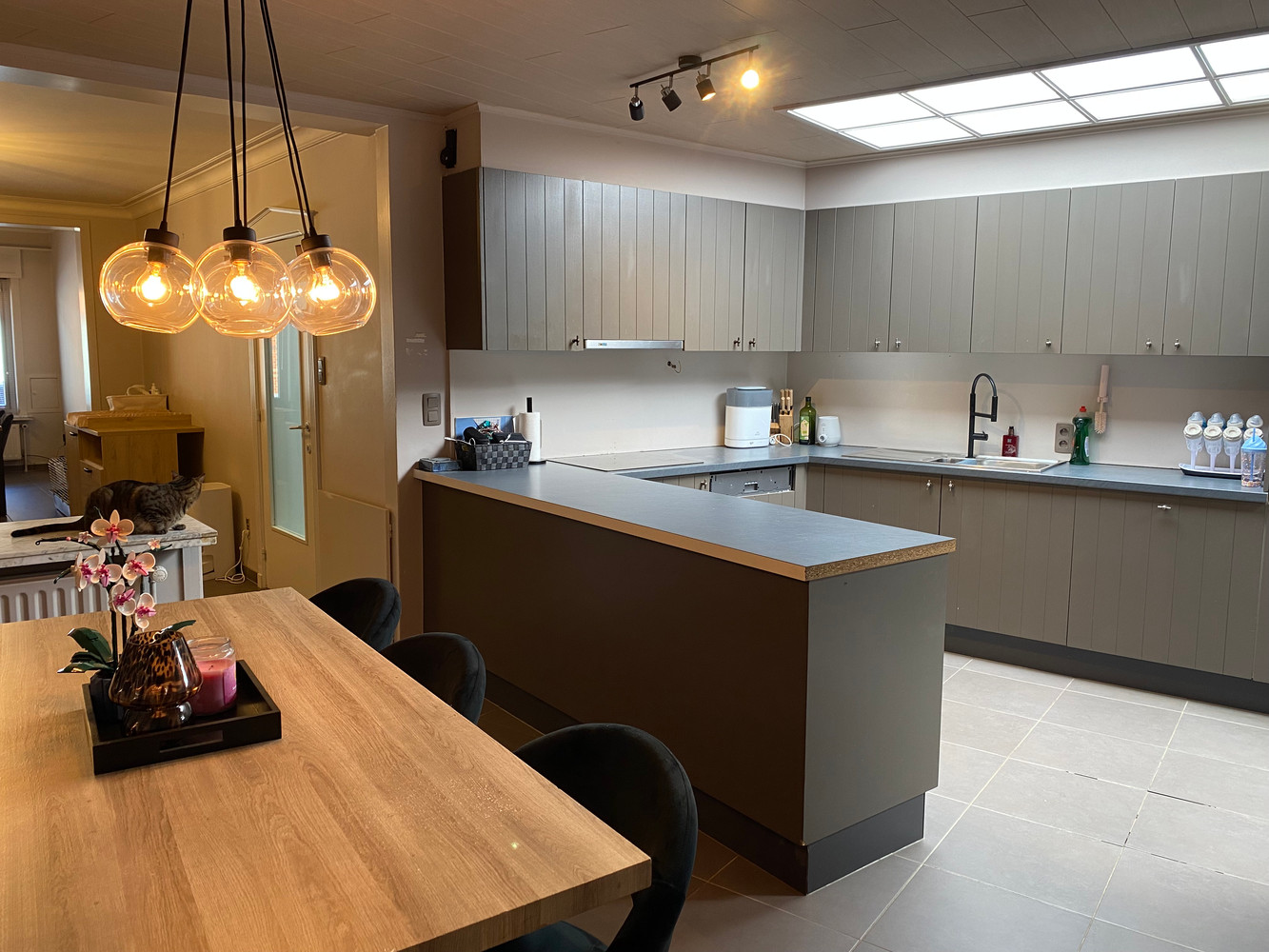 Zeer ruime woning met zonnepanelen (24), dubbele garage en uitweg! - photo 5