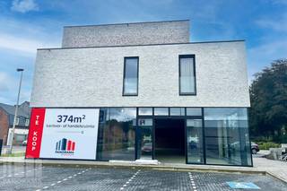 Phenomenally located new-build commercial property with a surface area of 374 m² for rent along the bustling Olmensesteenweg. Thanks to the central location of the project, the shops are easily accessible for residents of Ham, but also for those coming from surrounding municipalities such as Leopoldsburg, Beringen, and Tessenderlo.<br /><br />The space is part of a larger site called “DE OLMEN” located in the center of Ham, consisting of three individual buildings with 21 apartments above the ground-floor commercial premises and a spacious basement. <br />The shell commercial space is located on the ground floor and enjoys plenty of natural light thanks to the numerous windows. Combined with the prime commercial location, this is the ideal base to put your business in the spotlight.<br />There is also the possibility of renting 13 underground parking spaces. Ample parking is available in a large car park shared with OKAY. Available immediately. <br /><br />Contact PANORAMA B2B for additional information, plans, or a no-obligation site visit at 0478 30 06 22.