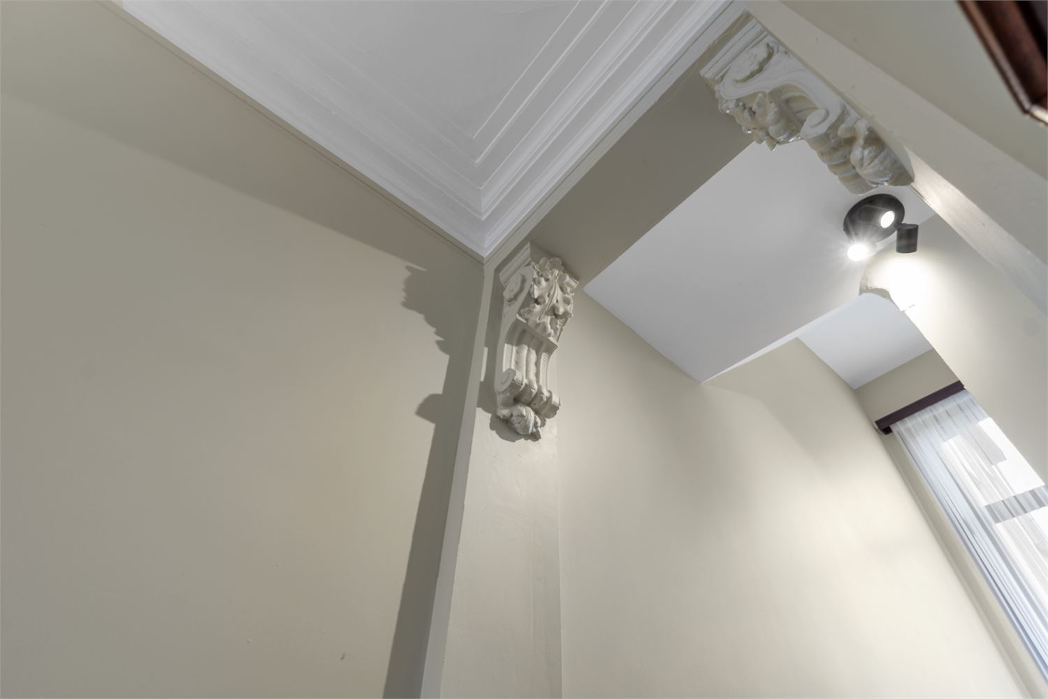Verzorgde en lichtrijke burgerwoning nabij het centrum - foto 5