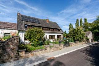 Op zoek naar ruimte, rust en karakter op een toplocatie? Deze unieke woning, gelegen op een perceel van maar liefst 53 are in het...