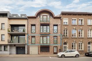 Volledig bemeubeld en instapklaar appartement op de eerste verdieping met twee slaapkamers, garage en groot zuidwestgericht terras in het centrum...