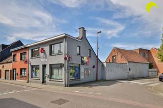 Are you looking for an interesting commercial property to develop your own business? Are you looking for a commercial space in the centre of Lint? In...