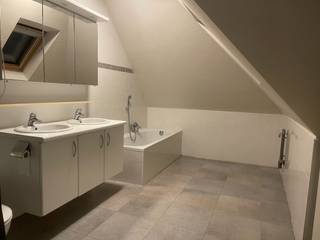 Het appartement bevindt zich op de 3de verdieping van een kleinschalige residentie. Zowel lift als trap aanwezig.<br /><br />Indeling: ingerichte open keuken, living, badkamer met ligbad, 1 slaapkamer.<br /><br />Veel faciliteiten op wandelafstand (winkels, school, apotheker, slager, bakker ...)<br /><br />Appartement is onmiddellijk beschikbaar. <br /><br />Wenst u de woning te bezichtigen? Wacht dan zeker en reserveer dan uw tijdslot op het binnenkort beschikbare bezoekmoment via onze website (immovercruysse.be > te huur > ga naar dit pand > klik op de knop "plan uw bezoek" > reserveer het gewenste tijdslot). <br />Let op, telefonisch en/of per mail worden GEEN bezoeken ingepland. Graag ook pas kandidaat stellen na het bezichtigen.