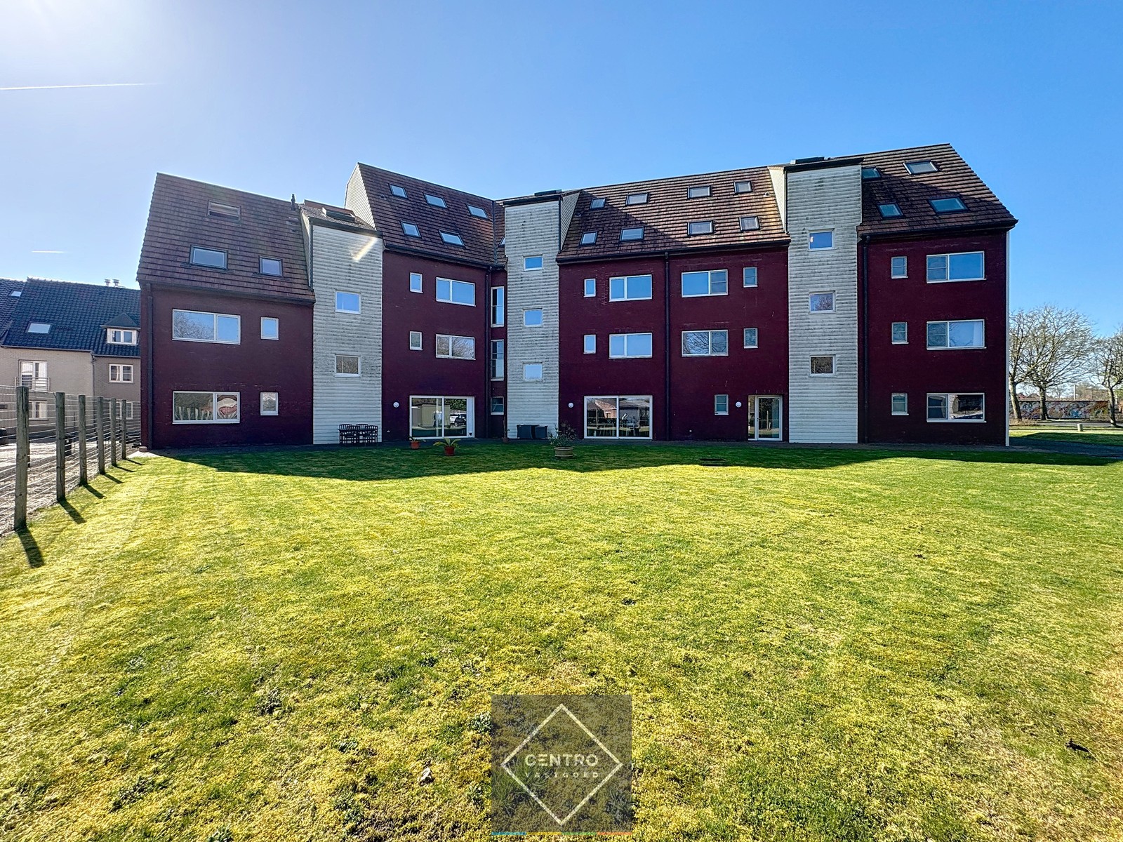 INVESTERING met 22 appartementen + aanpalend perceel projectgrond! - foto 3