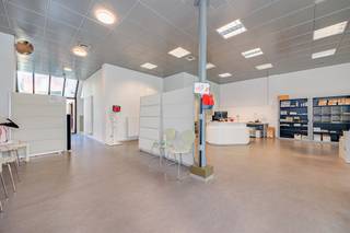<p><span>Spacious ground-floor commercial space, </span><span>approx. 175 m²</span><span> (see EPC), in an excellent location! </span></p><p><span> </span></p><p><span>Located </span><span>on </span><span>Antwerpsesteenweg</span><span>, in a central spot in the </span><span>heart of Hoboken</span><span>, this </span><span>office space</span><span> is </span><span> for sale. Thanks to its prime commercial location, you’ll enjoy plenty of foot traffic. Shops, public transportation, and other amenities are all within walking distance.</span></p><p><span> </span></p><p><span>Given its size, the office space offers numerous possibilities. </span></p><p><span> </span></p><p><span>Highlights:</span></p><p><span>- EPC B</span></p><p><span>- Double-glazed windows</span></p><p><span>- Heat pumps</span></p><p><span>- Central location in downtown Hoboken</span></p><p><span>- Availability to be agreed upon</span></p><p><span>- 1 parking space included</span></p><p><span> </span></p><p><span>Are you interested in this property for sale in Hoboken, looking for other real estate, or would you like to know the value of your property? Then BOLT immo is the right place for you! We’d be happy to assist you.</span></p><p><span> </span></p>