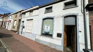 OP TE FRISSEN WONING MET 2 SLP EN TUIN TE RONSE Deze op te frissen woning is gelegen op een perceel van 260m² nabij alle voorzieningen zoals winkels,...