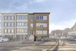 Bent u op zoek naar een interessante investering die te koop staat aan de kust? Dit ruime hoekgebouw is gelegen op een zeer goede locatie...