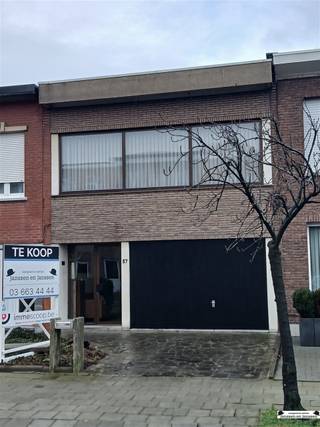 Deze lichtrijke eengezinswoning is een buitenkans voor iedereen die opzoek is naar een woning gelegen in een goede wijk in Merksem.Dankzij de...