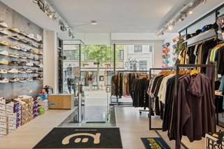 Huurprijs: 1.750 EUR per maand+ 200 EUR per maand onroerende voorheffingHuurwaarborg = 3 maanden huurBeschikbaar: In onderling overlegBEZOEK...