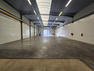 DE WAERDE - KMO UNIT 5 - 377m² - Het bedrijvenpark "DE WAERDE" is gelegen aan de Industrieweg in Zonhoven, op amper 2 km van de E-314; Bushalte op...