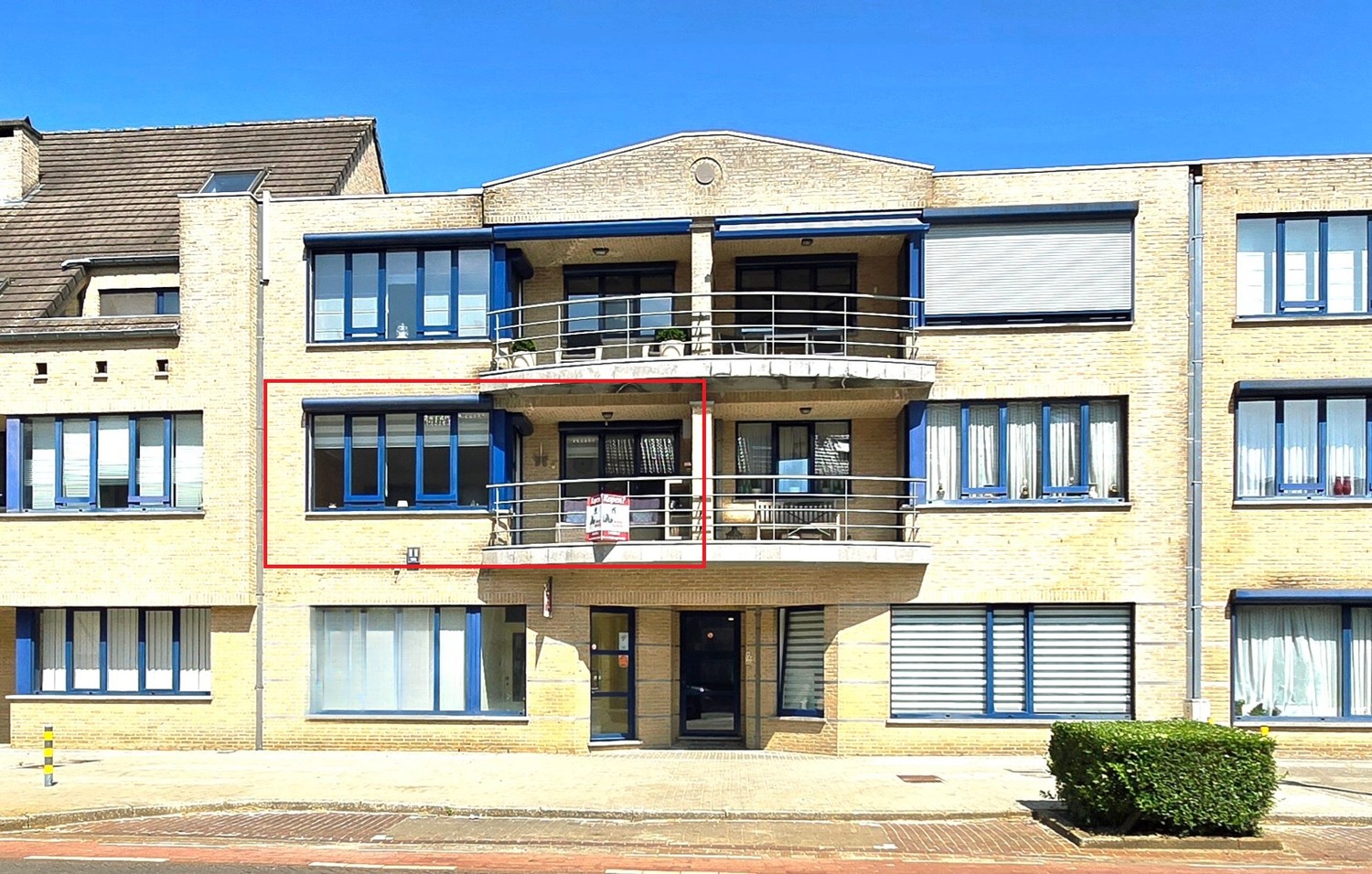 TE KOOP : instapklaar appartement op centrale ligging met 2 slaapkamers en 2 terrassen - foto 1