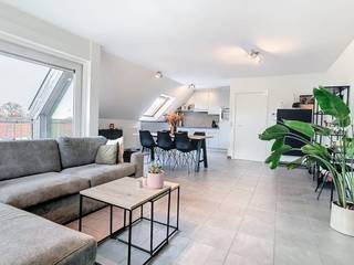 De snelste manier om een bezoek te brengen aan dit appartement? Vraag je bezoek aan via de rode knop op onze website (www.dewaele.com) en je...
