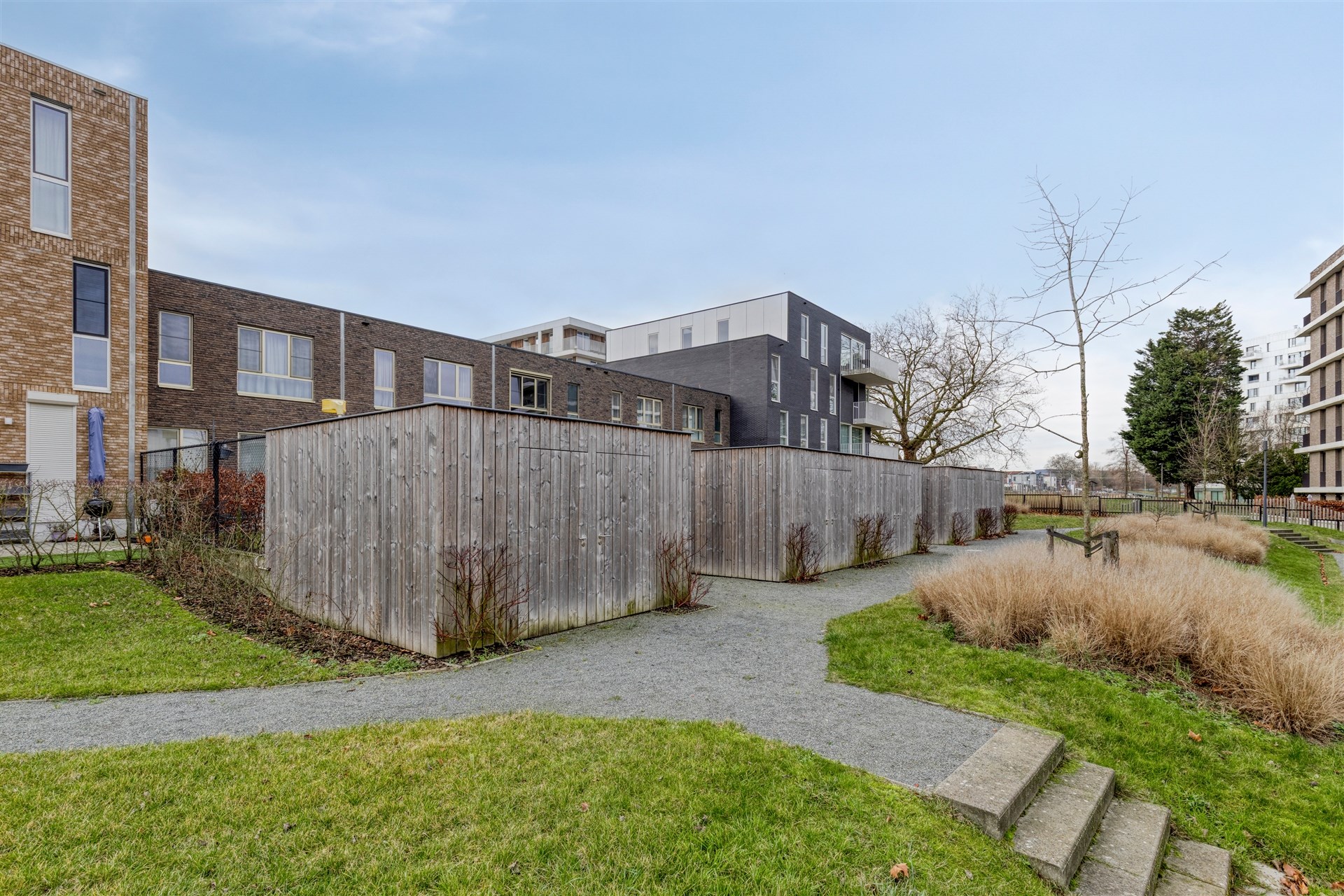 Instapklaar, energiezuinig 2 slaapkamer appartement (83m²) met terras, gem. tuin en autostaanplaats. - foto 4