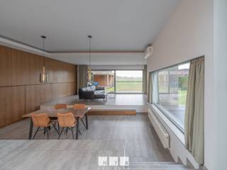 <span><strong>VOLLEDIG INSTAPKLARE MODERNE EENGEZINSWONING OP EEN PERCEEL VAN 6A87CA TE STOKKEM. <br /><br />TROEVEN:<br /></strong>- Moderne woning met s<span>tijlvolle inrichting.<br />- Ligging in kindvriendelijke woonomgeving én doodlopende straat. <br /></span>- Goede bereikbaarheid naar omliggende steden zoals: Maaseik, Maasmechelen,...<br />- Dichtbij de Nederlandse grens.<br />- Energiezuinige woning: gunstig label! <br />- Elektriciteit is conform! <br />- Modern ingericht en voorzien van alle comfort! <br />- Ruime woning met een praktische indeling.<br /><strong><br />KELDERVERDIEPING -01 | </strong>kruipkelder<strong><br /><br />GELIJKVLOERS 00:<br />-</strong> <strong>Inkomhal</strong> ((1,63m x 1,17m) + (1,15m x 1,23m) = 3,32m²): trappenhal, vestiaire (maatkast), tegelvloer.<br />- <strong>Zitplaats</strong> (4,18m x 6,00m = 25,08m²): schuifraam naar terras, gashaard, airco, tegelvloer.<br />- <strong>Eetkamer</strong> (3,60m x 5,38m = 21,53m²): inbouwkasten, airco tegelvloer.</span><br /><span>- <strong>Keuken</strong> ((4,73m x 3,57m) + (2,16m x 1,85m) = 20,88m²): geïnstalleerde keukenwanden met onder- en bovenkasten, oven, microgolfoven, combi-oven, lades, gasvuur, koelkast, deels betegelde achterwand; keukeneiland met spoelbak, vaatwasser, onderkasten, zitruimte; deur naar buiten, tegelvloer.<br />- <strong>Berging</strong> (4,00m x 2,00m = 8,00m²): inbouwkasten, aansluiting wasmachine en droogkast, tegelvloer.<br />- <strong>Technische ruimte</strong> (3,10m x 2,10m = 6,51m²): digitale tellers,.... . <br />- <strong>Sas</strong> (1,01m x 6,66m = 6,73m²). </span><br /><span>- <strong>Toilet</strong> <strong>1</strong> (1,00m x 1,77m = 1,77m²): hangtoilet,tegelvloer.</span><br /><br /><span><strong>VERDIEPING</strong> <strong>+01:</strong></span><br /><span>- <strong>Overloop</strong> ((1,00m x 3,67m) + (1,00m x 1,39m) + (1,00m x 6,47m) = 11,53m²): trap naar het gelijkvloers, airco, tegelvloer.<br />- <strong>Badkamer</strong> (3,10m x 3,53m = 10,94m²): ingericht met badkamermeubel met dubbele lavabo, onderkast en lades, spiegel; ligbad, inloopdouche, wandbetegeling, tegelvloer.<br />- <strong>Slaapkamer 1</strong> ((1,56m x 1,45m) + (4,24m x 3,82m) = 18,45m²): tegelvloer.<br />- <strong>Slaapkamer 2</strong> (3,73m x 3,02m = 11,26m²): airco, tegelvloer.<br />- <strong>Slaapkamer 3</strong> (3,73m x 3,02m = 11,26m²): airco, tegelvloer.<br />- <strong>Bureau</strong> (1,78m x 4,77m = 8,49m²): tegelvloer.<br />- <strong>Toilet</strong> <strong>2</strong> (1,30m x 1,77m = 2,30m²): hangtoilet, tegelvloer.<br /></span><br /><span><strong>EXTERIEUR:</strong></span><br /><span>- Terras 1: zuidoost gericht. <br />- Terras 2: zuidgericht. <br />- Tuinhuis met overdekt terras.<br />- Volledig omheinde tuin met zicht op uitgestrekt agrarisch gebied.<br />- Mooi aangelegde voortuin.<br />- Bekiezelde oprit.<br /><br />Bekijkt u deze advertentie via een aanverwante vastgoedsite, surf dan zeker naar onze website <strong>www.N78vastgoed.be</strong> voor een uitgebreide beschrijving en foto's. <strong>Meer info: +32 (0)89 86 18 88 of info@N78vastgoed.be.</strong></span>