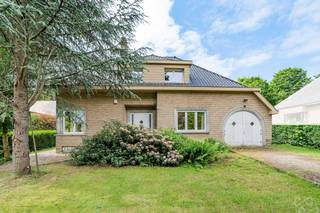 TERVUREN - Quartier Hoogvorst - Villa 4 chambres de +/- 257m² (selon le PEB) sise sur un terrain de 1420m². Elle se compose comme suit: Au RDC:...