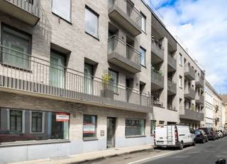 Elsene, vlakbij Fernand Cocq, in een nieuw gebouw, een kantoorruimte van ±144m² op de begane grond in CASCO staat. Snel beschikbaar. Prachtig...