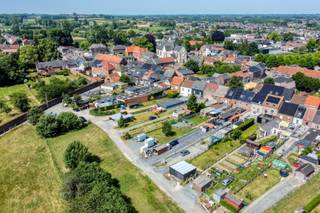 Op zoek naar een instapklare woning met véél ruimte, comfort en een heerlijk buitengevoel? Dan is deze verrassend ruime woning in het centrum...