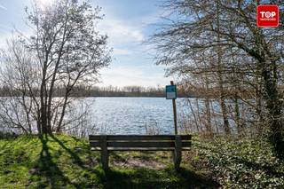Droomt u van wonen in alle rust, omringd door groen, en toch met een vlotte bereikbaarheid? Dit prachtig gelegen appartement aan de Damvallei...