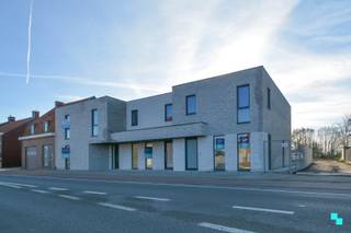 Fijn afgewerkte nieuwbouwwoning (lot 2) met zuid georiënteerde tuin en carport, gelegen op een perceel van 169 m² in een...