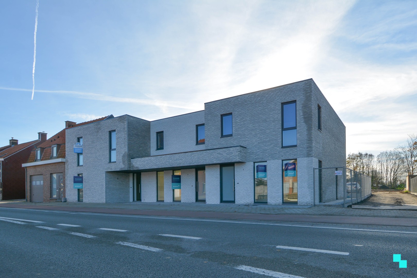 Volleidg afgewerkte nieuwbouwwoning met carport te Sleihage - foto 1