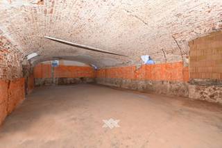 In Edelhof, een volledig gerenoveerd stadspaleis uit 1759, pal in het hart van Gent, wacht deze multifunctionele, polyvalente ruimte van liefst 382...