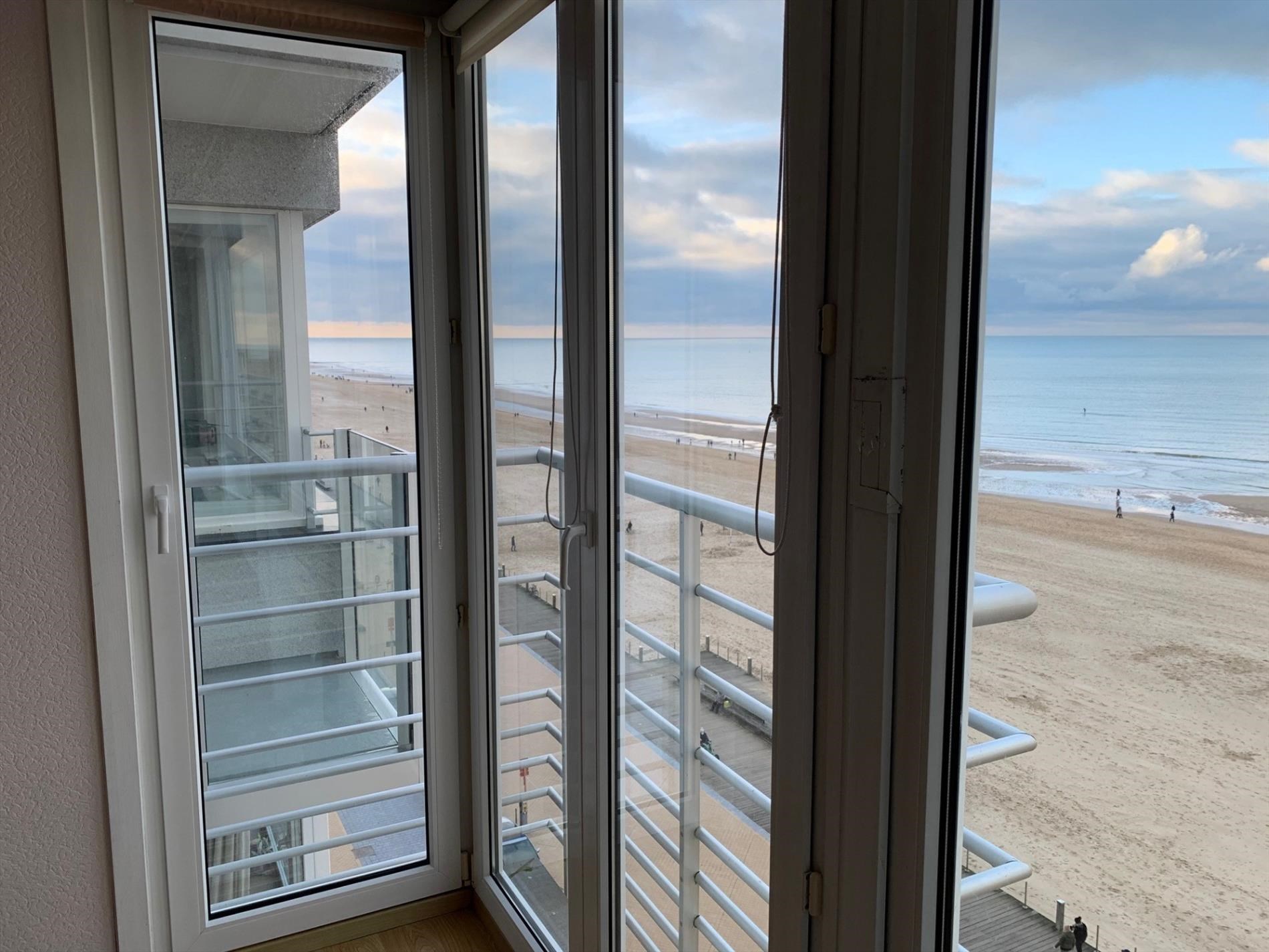 Ongemeubeld éénslaapkamer-appartement met frontaal zeezicht - foto 5