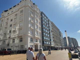 Dit handelspand is zeer groot en kan nog uitgebreid worden met terras op het Strandplein (autovrij en het centrum van de Zeedijk) . Bovendien is...