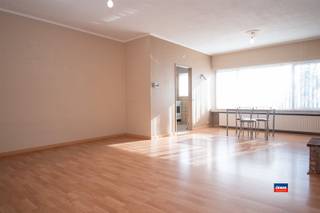 WILRIJK | OP TE FRISSEN GELIJKVLOERSAPPARTEMENT MET TWEE SLAAPKAMERS, TUIN EN GARAGEBOX | GELEGEN OP EEN TOPLOCATIE AAN HET STEYTELINCKPARK | EPC...