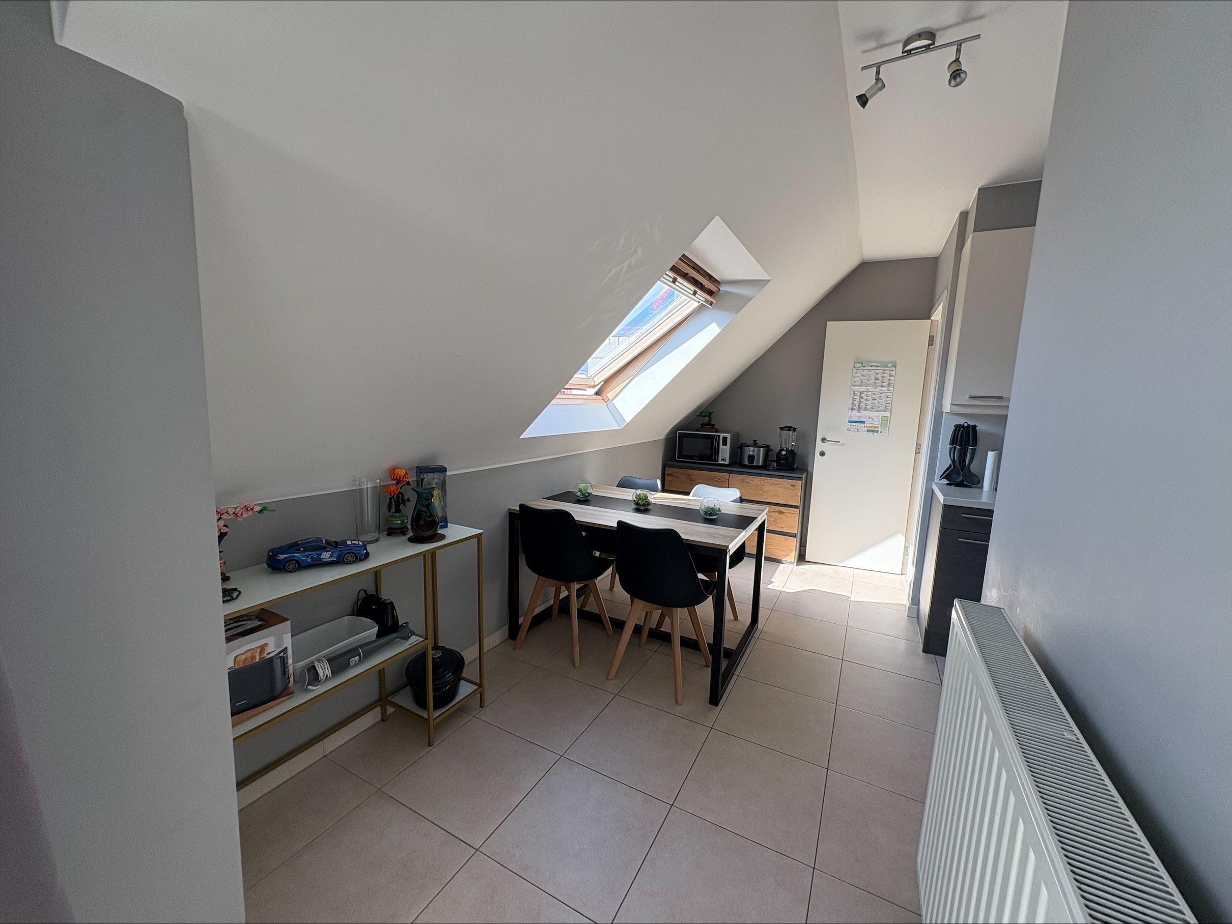 Knus duplex appartement te huur in de winkelstraat van Westende! - foto 3