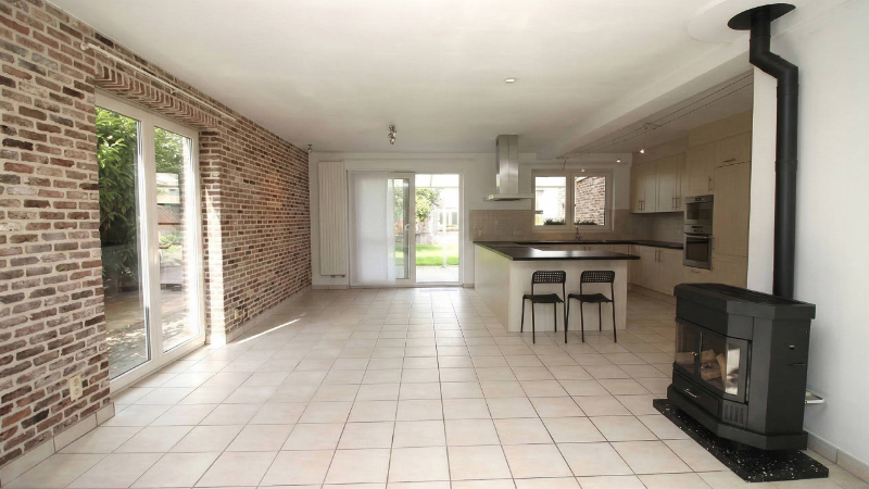 Villa van circa 220m² met 4 slaapkamers op 7 are 90 ca - foto 3