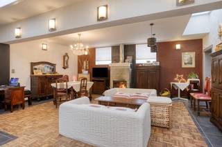 Bent u op zoek naar een uniek vastgoedproject in Vilvoorde?Dit ruime huis werd in 2006 volledig en met veel zorg gerenoveerd, waarbij de focus...