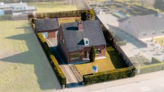Ontdek deze te renoveren villa op toplocatie in Ooigem. Met een grondoppervlakte van 1.244 m² en een prachtig groene tuin geniet je hier van...